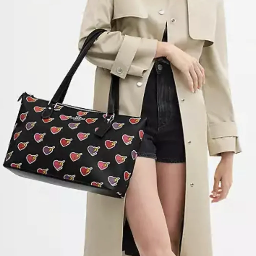 Coach Gallery Tote Bag With Heart Bolt Print NWT